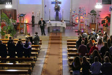 Firmvorbereitung mit Tauferinnerungsgottesdienst in St. Maria, Wolfhagen (Foto: Karl-Franz Thiede)